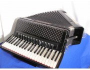 New Aliante 4 voice white pearloid key black piano accordion normally £1199